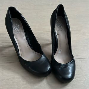 Vince Camuto black leather pump